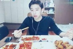 吃瓜主播不吃饭的视频,揭秘幕后生活真相