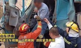 大爷车祸吃瓜视频播放,这瓜真香！