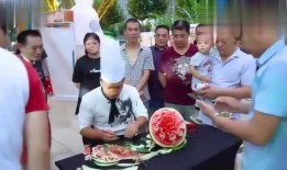 群众围观吃瓜的视频,揭秘网络热传视频背后的故事