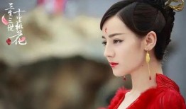 迪丽热巴一脸吃瓜视频,太可爱了！