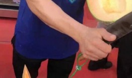 新疆人吃哈密瓜视频,甜蜜诱惑，尽享瓜香四溢的味蕾盛宴