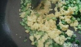 黄秋瓜炒鸡蛋可以吃吗视频,黄秋瓜炒鸡蛋，营养搭配新尝试