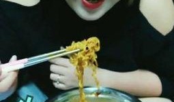 吃瓜挑战大学生视频大全,大学生们的趣味视频盛宴