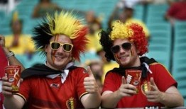 辽宁球迷吃瓜广东视频,揭秘广东视频背后的吃瓜真相