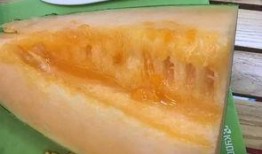 新疆人吃哈密瓜视频,甜蜜诱惑，尽享瓜香四溢的味蕾盛宴